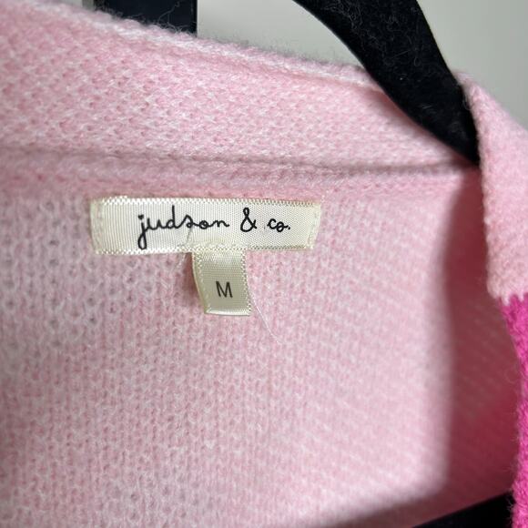 Judson‎ & Co. Knit Sweater-Medium- NWOT. Hearts, shrug, fits multiple sizes - Picture 2 of 4